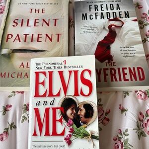 Booktok themed books, crime + thrillers !